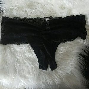 CACIQUE NWOT Black Crotchless Hiphugger panty